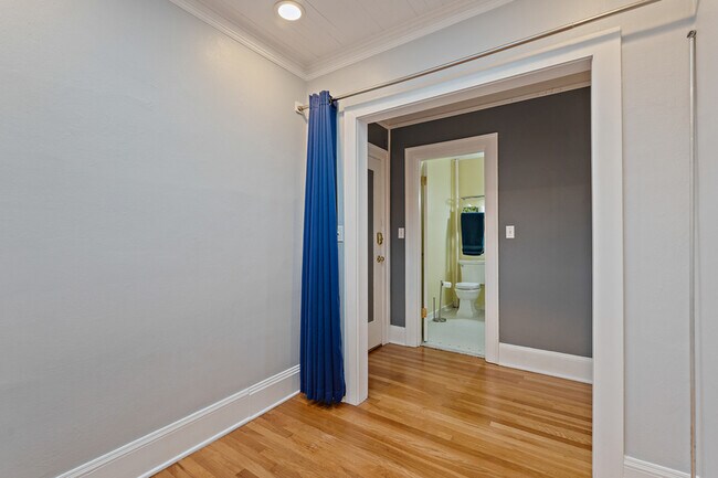 Building Photo - 321 Boylston Ave E