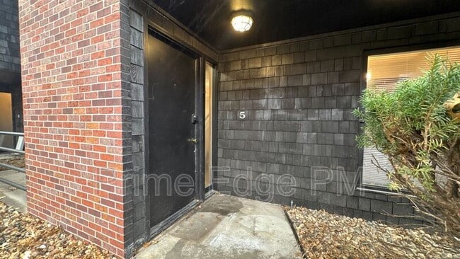 Building Photo - 1821 Ridgehaven Ct