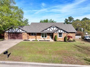 Building Photo - Spacious 4 Bed Home in Prime Claremore Location