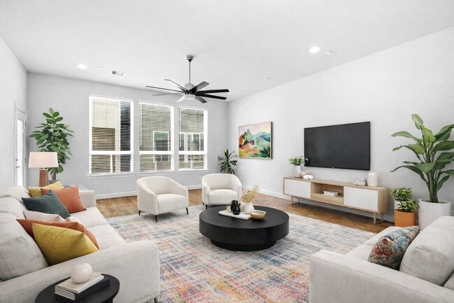 Building Photo - 1007 W 17th St