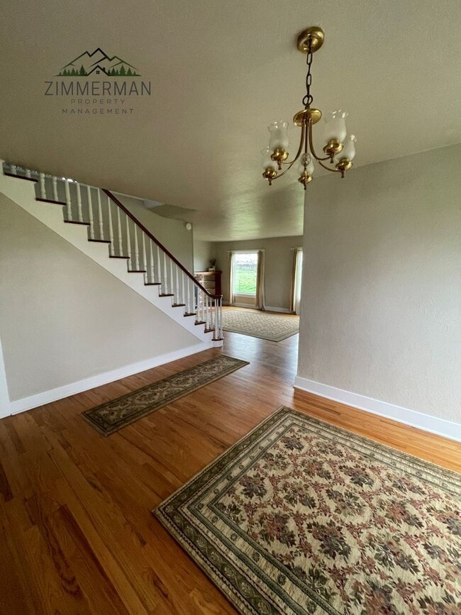 Building Photo - Adorable Updated Farmhouse in Creswell, OR