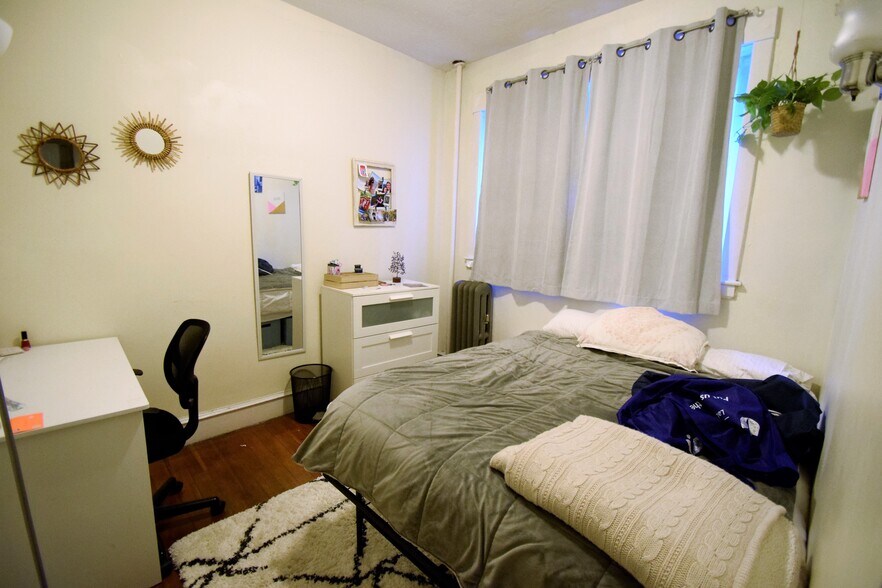 Building Photo - 322 Saint Paul St