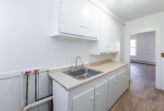 Building Photo - 26 Wilson St