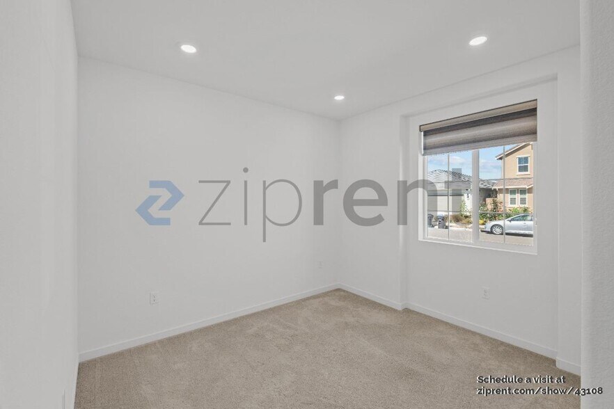 Building Photo - 1074 Osprey Dr
