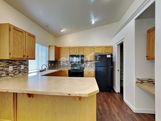 Building Photo - 2031 E Lochmeadow Ct