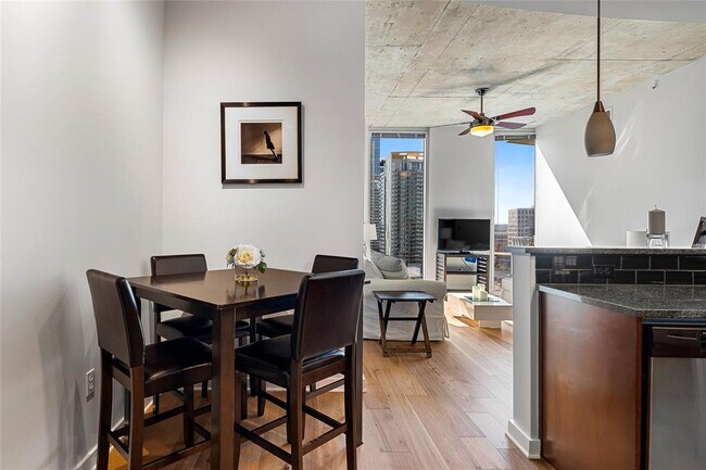 Building Photo - 360 Nueces St