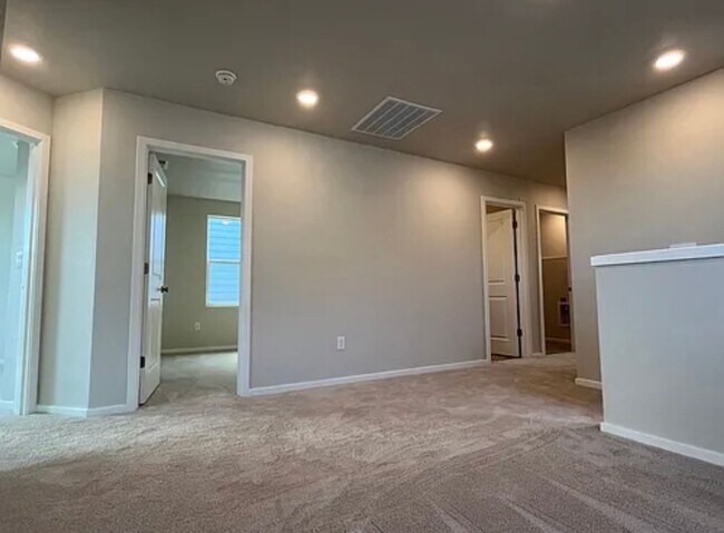 Building Photo - 4831 Parsley Ave NE