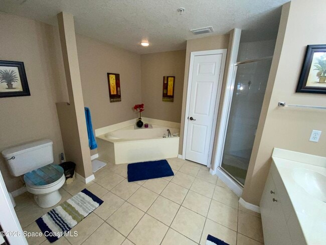 Building Photo - 8951 Lake Dr