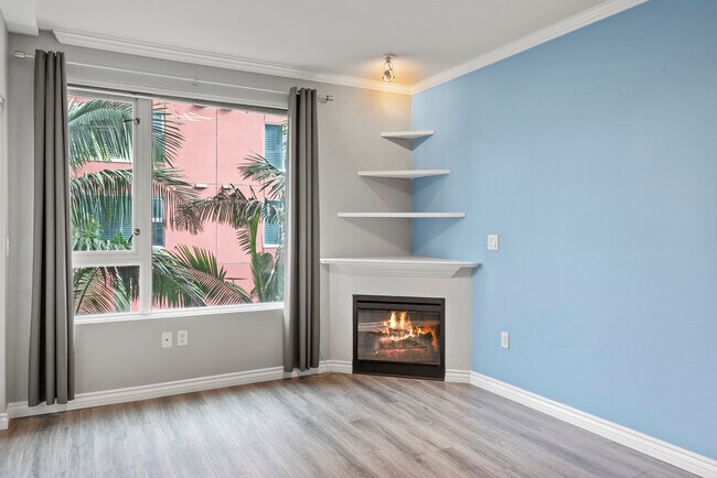 Building Photo - 300 W Beech St