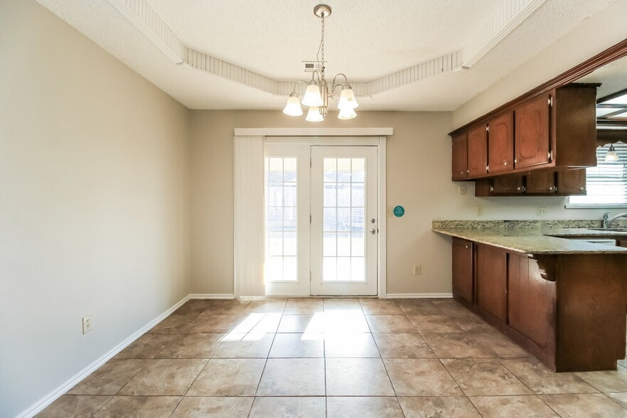 Building Photo - 5421 Sudbury Ln