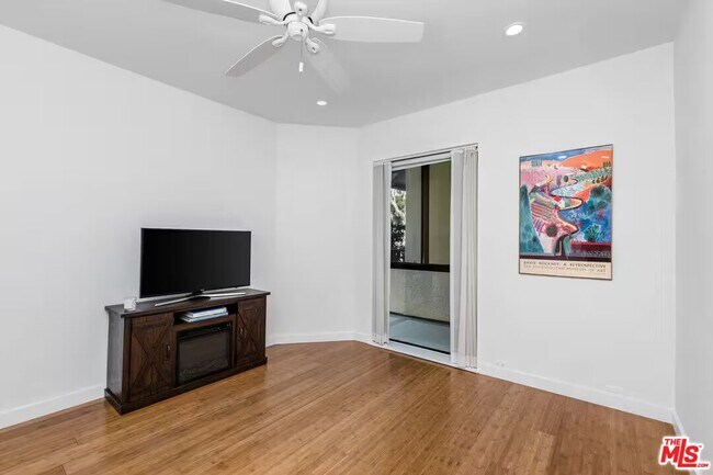 Building Photo - 2960 Neilson Wy