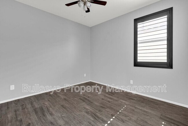 Building Photo - 17345 W Spur Dr