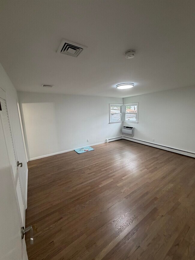 Building Photo - 121 Sunset Pl
