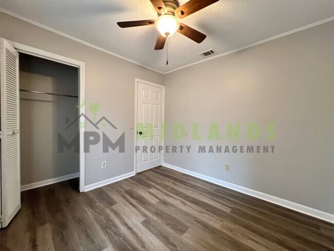 Building Photo - 237 Devonport Dr