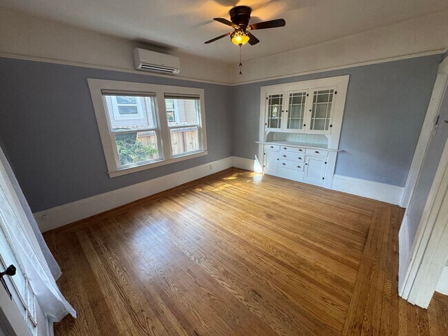 Building Photo - 2 bedroom |1 bathroom | Charming West Taho...