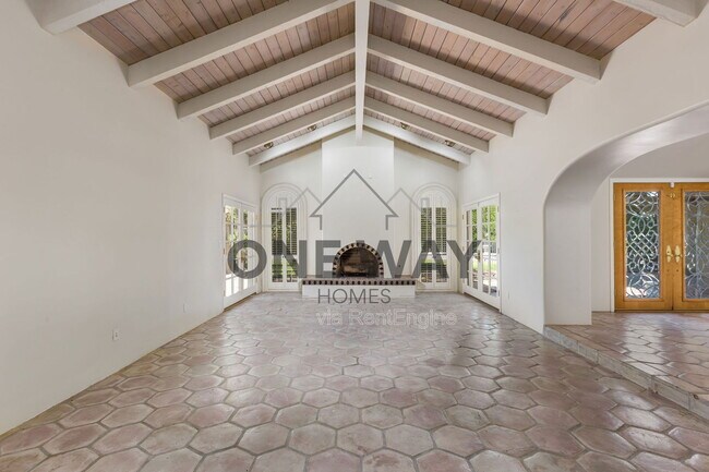 Building Photo - 49 Biltmore Estates Dr