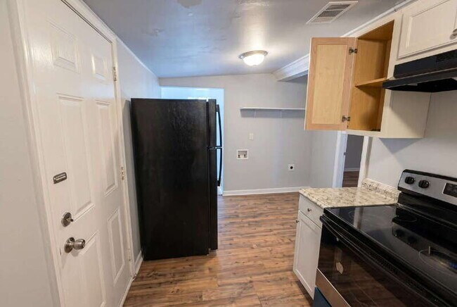 Building Photo - 934 Motley St