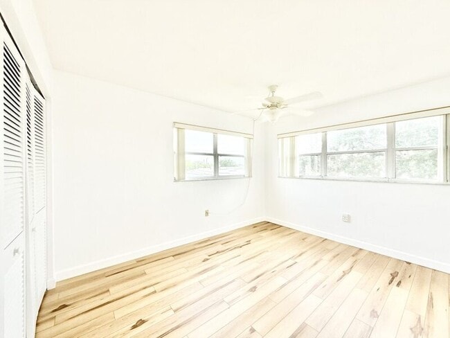 Building Photo - 445 32nd Ave N