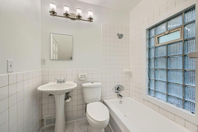 Building Photo - 3014 N Humboldt Ave