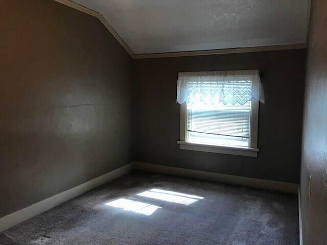 Building Photo - 7342 N Portsmouth Ave