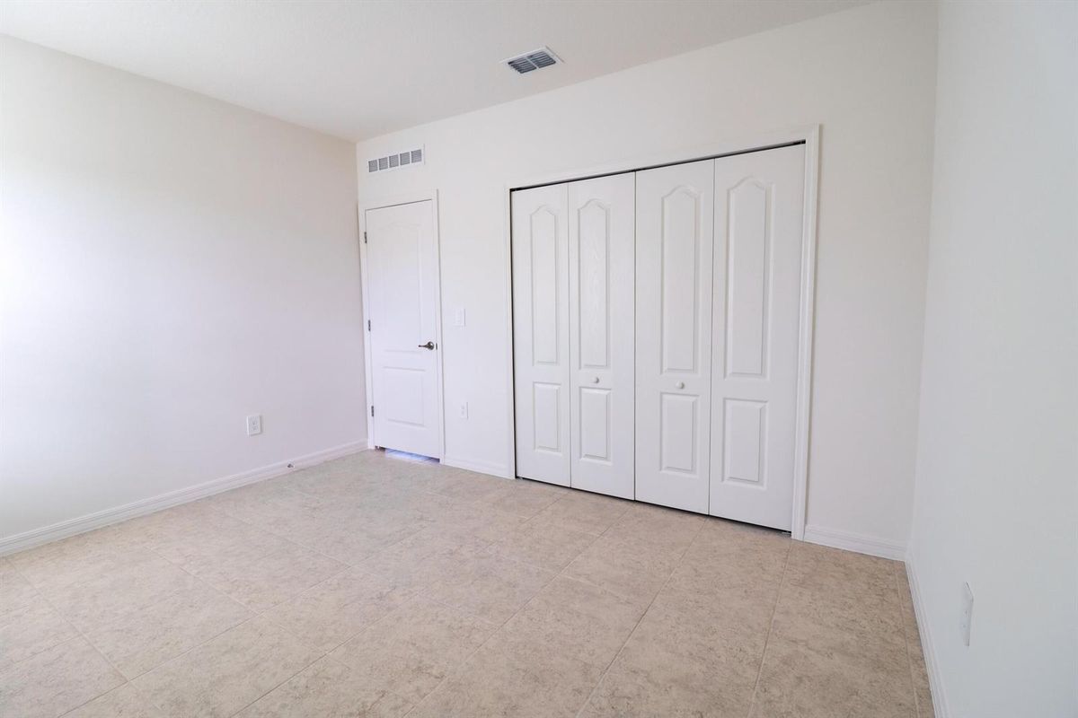 Building Photo - 2061 SE Mantua St