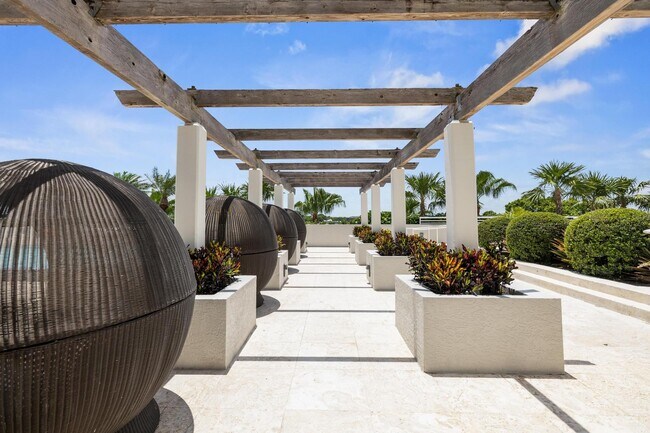 Building Photo - 1551 N Flagler Dr