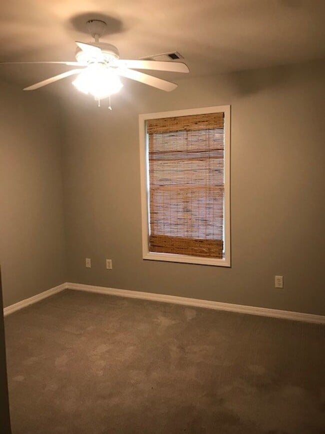 Building Photo - 3 Bed 2 Bath in Remington Estates
