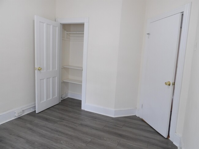 Building Photo - 26 47th St