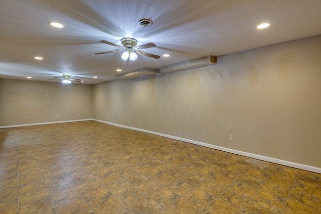 Building Photo - 2830 Flintwood Dr