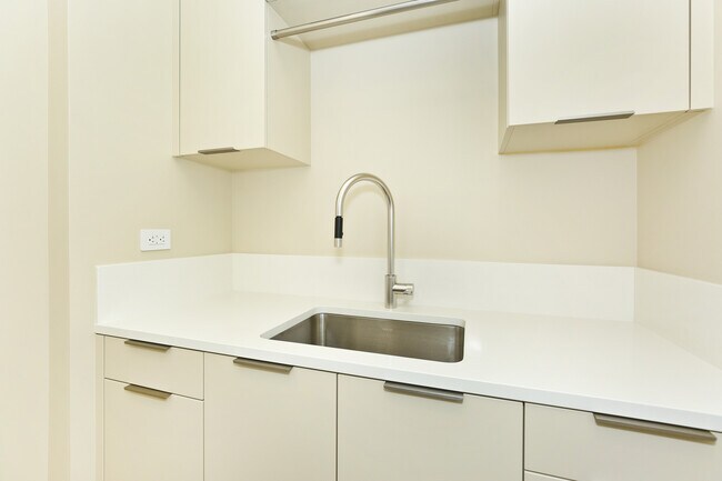 Building Photo - Luxurious Resort Lifestyle - Park Lane Ala...