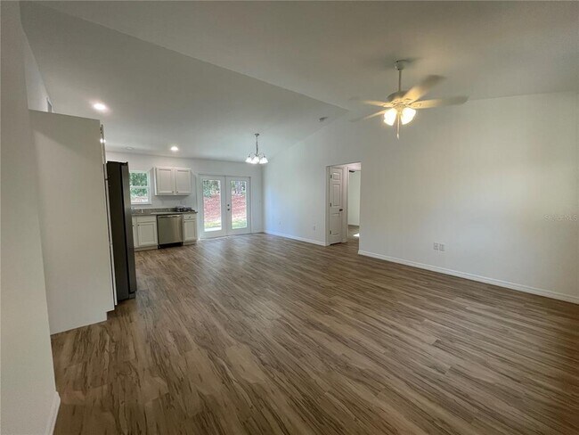 Building Photo - 914 Maple Ave