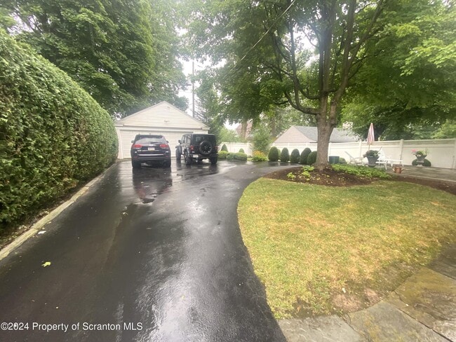 Building Photo - 1008 Electric St