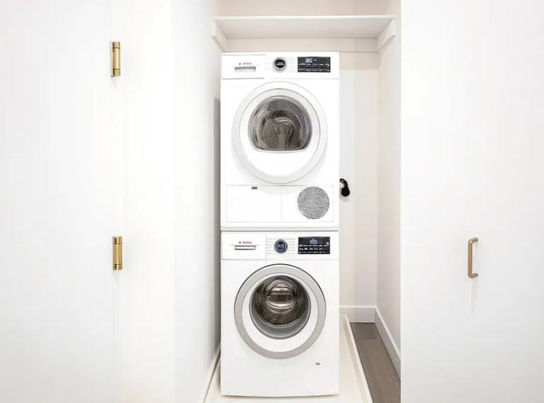 Building Photo - 180 John St