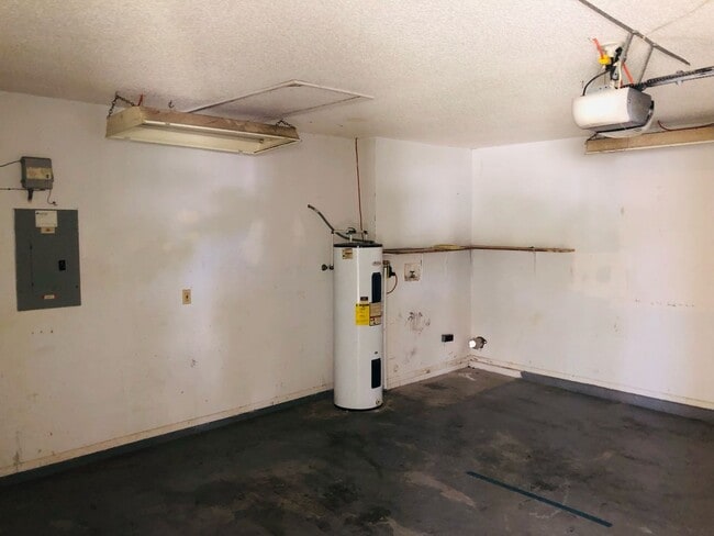 Building Photo - 3/2/2 Deltona