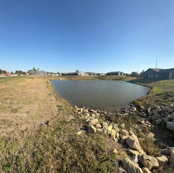 Building Photo - 4831 N Vassar Ave