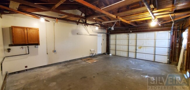 Building Photo - 3 bed, 1.5 bath home available!