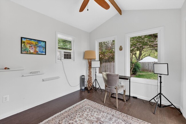 Building Photo - 2015 N Woodstock St