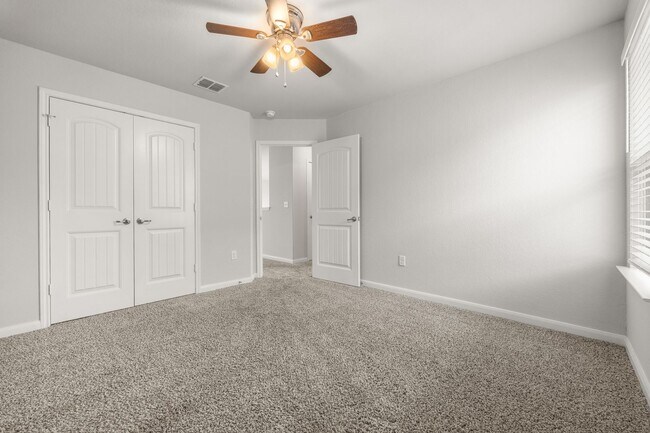 Building Photo - 5903 Bridle Bnd