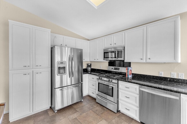 Building Photo - 170 Vía Tramonto