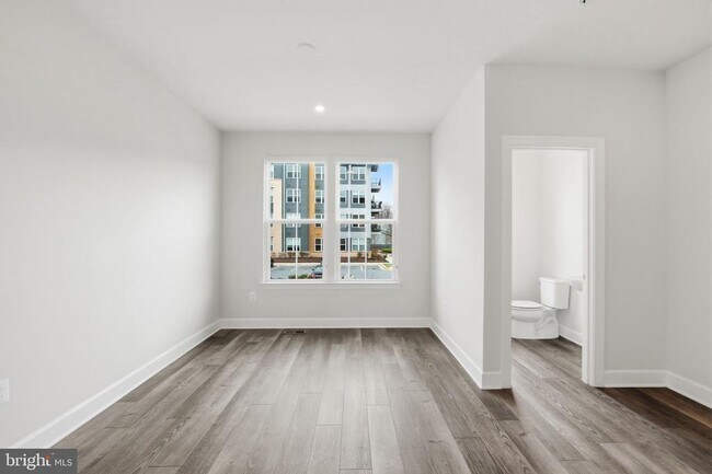 Building Photo - 211 Phoenix Dr