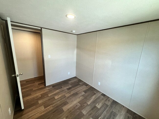 Building Photo - 31 Tower Manor Cir W