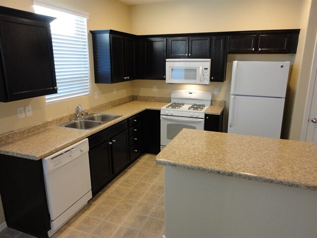 Building Photo - 2712 Moon Glow Dr NE