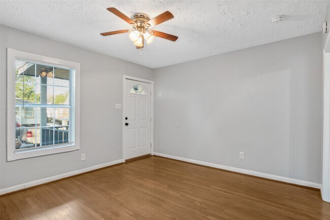 Building Photo - 3117 Isabella St