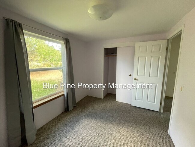 Building Photo - 587 W 10 S