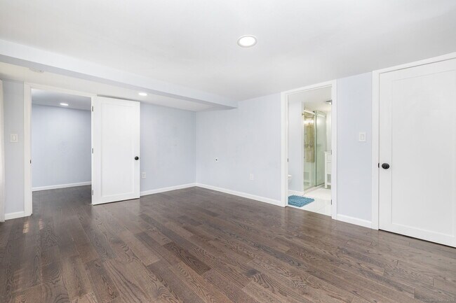 Building Photo - 538 Main St