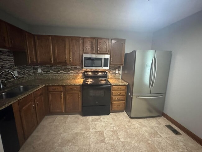 Building Photo - 2975 Stillmeadow Dr