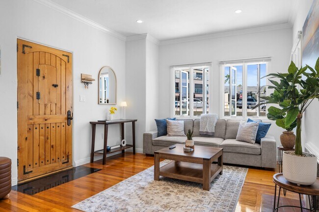 Building Photo - Charming 2 Bed 1 bath "fully furnished monthly rental" in La Jolla Village.