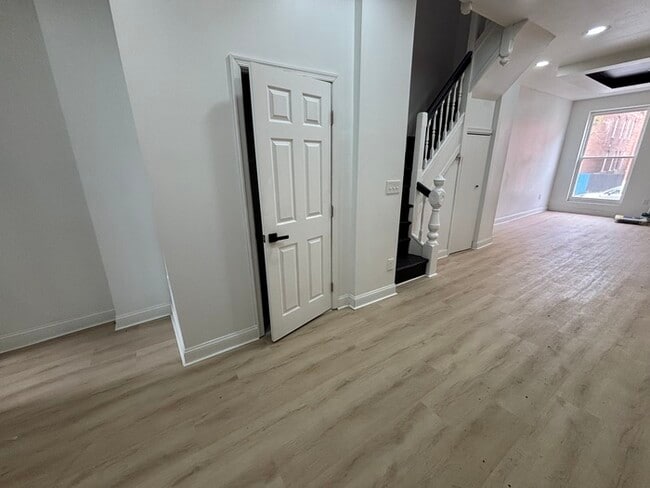 Building Photo - 4 bedrooms plus Den home