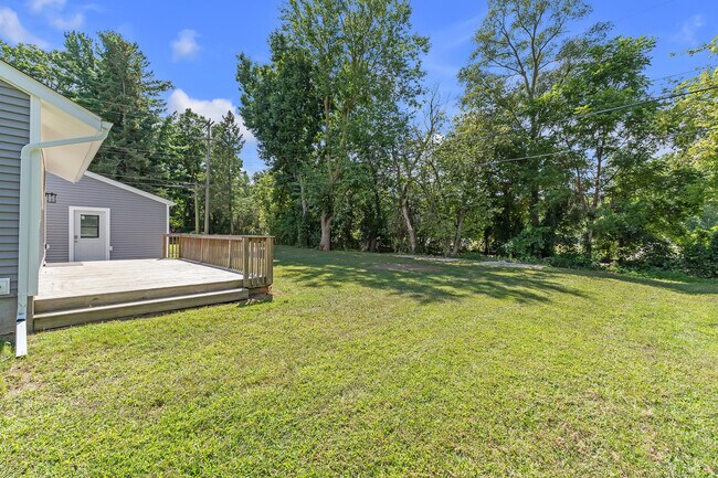 Building Photo - 9045 Hillcrest Dr