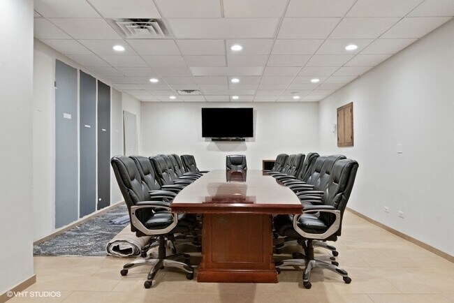 Building Photo - 1030 N State St